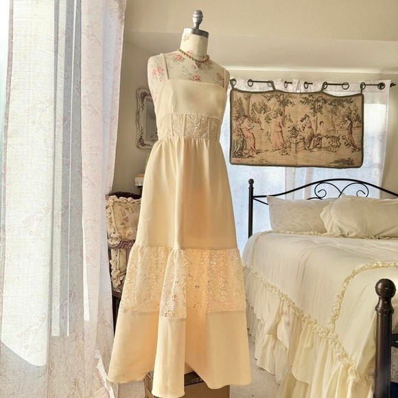 Anthropologie Dresses & Skirts - bhldn Gabrielle taffeta lace a line midi dress in light‎